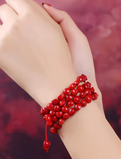 Bây giờ nó đã trở thành biểu tượng, món đồ trang sức được bán rộng rãi ở Trung Quốc trong dịp lễ Thất Tịch. (Ảnh: Internet)