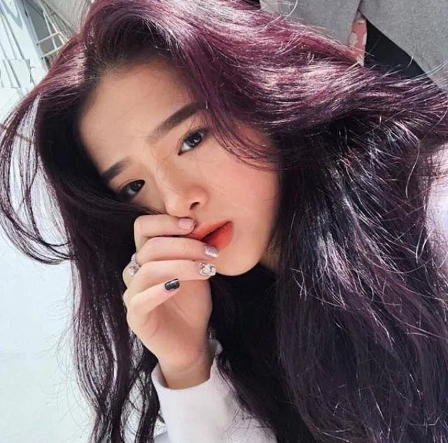 Màu tóc đen ánh tím(Nguồn: Internet)