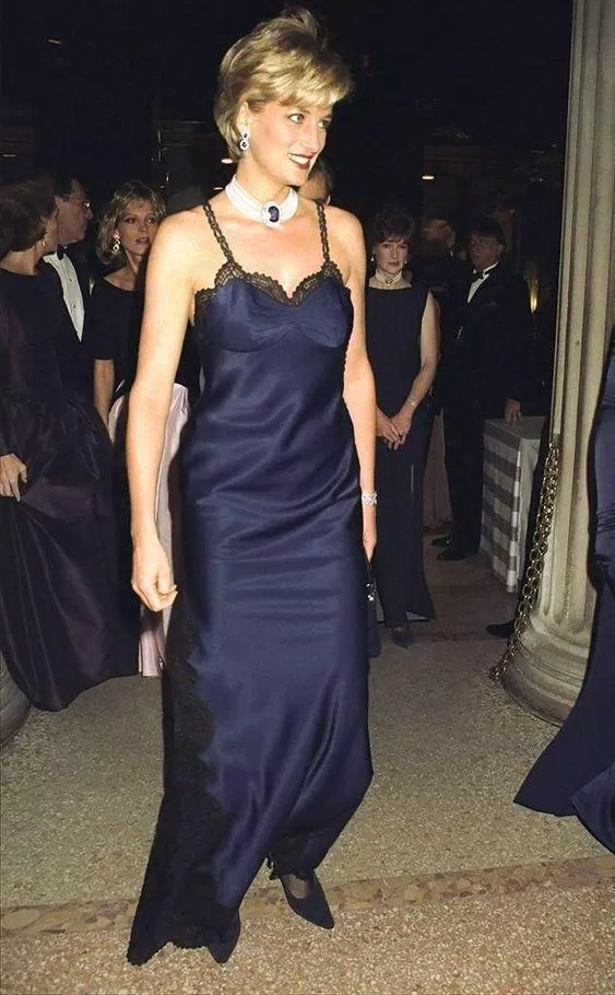Công nương Diana trong Met Gala 1996 với chủ đề tôn vinh nhà mốt Christian Dior. (Nguồn: Internet).