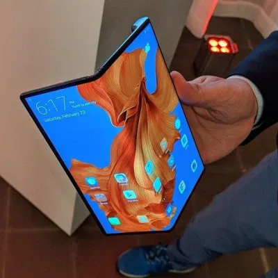 Điện thoại màn hình gập Huawei Mate X (Ảnh: Internet) Điện thoại màn hình gập Huawei Mate X (Ảnh: Internet)