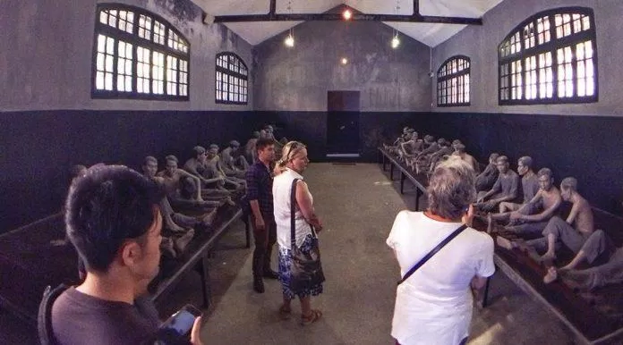 Nhà tù Hỏa Lò thu hút đông đảo khách du lịch trong và ngoài nước (Nguồn: Internet)