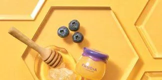 Dưỡng môi Frudia Blueberry Hydrating Honey Lip Balm (ảnh: internet)