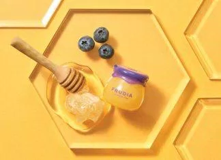 Dưỡng môi Frudia Blueberry Hydrating Honey Lip Balm (ảnh: internet)