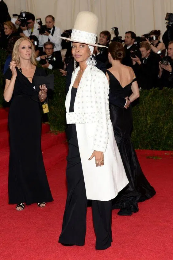 Badu là nhạc sĩ kiêm ca sĩ R&B người Mỹ nổi tiếng những năm 2000. (Nguồn: Internet).