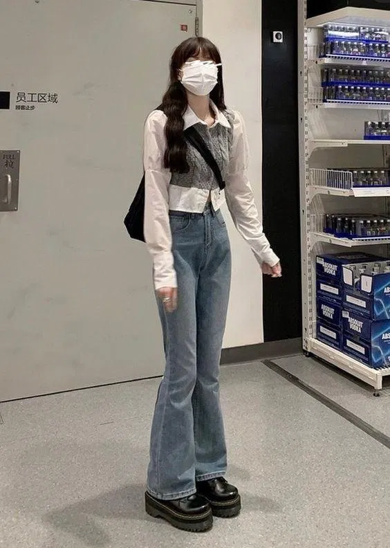 Đôi boots đế cao không chỉ phù hợp với túi xách mà còn giúp tăng chiều cao lên đáng nể luôn đó! (Nguồn: Internet).