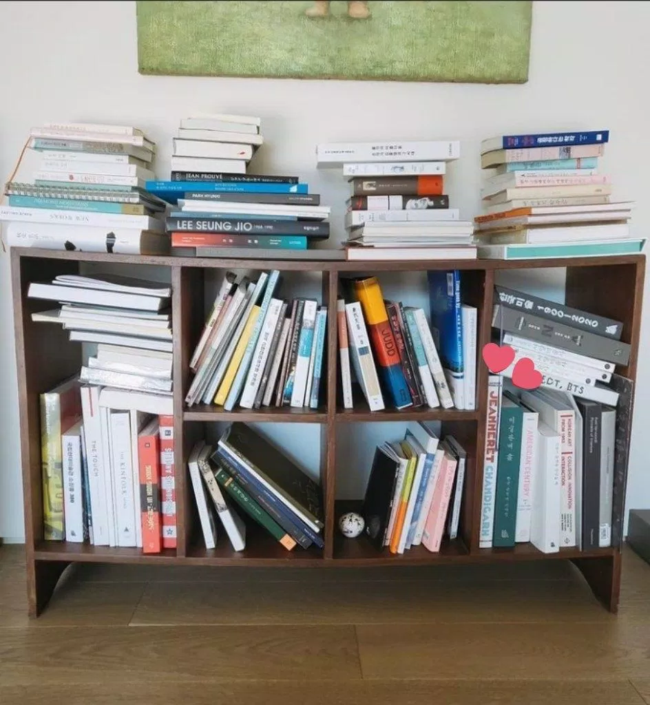 Hình ảnh giá sách của RM (Ảnh: Internet) Hình ảnh giá sách của RM (Ảnh: Internet)