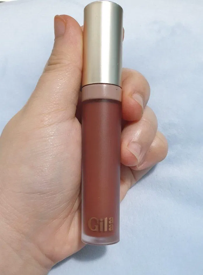 Gilaa Long Wear Lip Cream - màu 01 Glad Day (Ảnh: BlogAnChoi). Gilaa Long Wear Lip Cream - màu 01 Glad Day (Ảnh: BlogAnChoi).