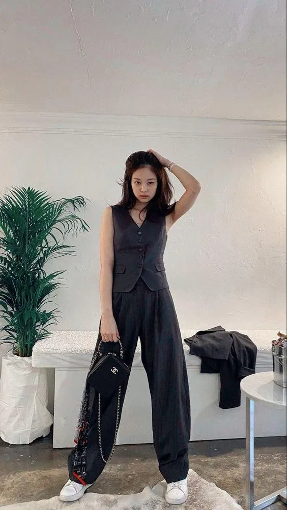 Một gợi ý mix đồ cực năng động từ Jennie (Nguồn: Internet).