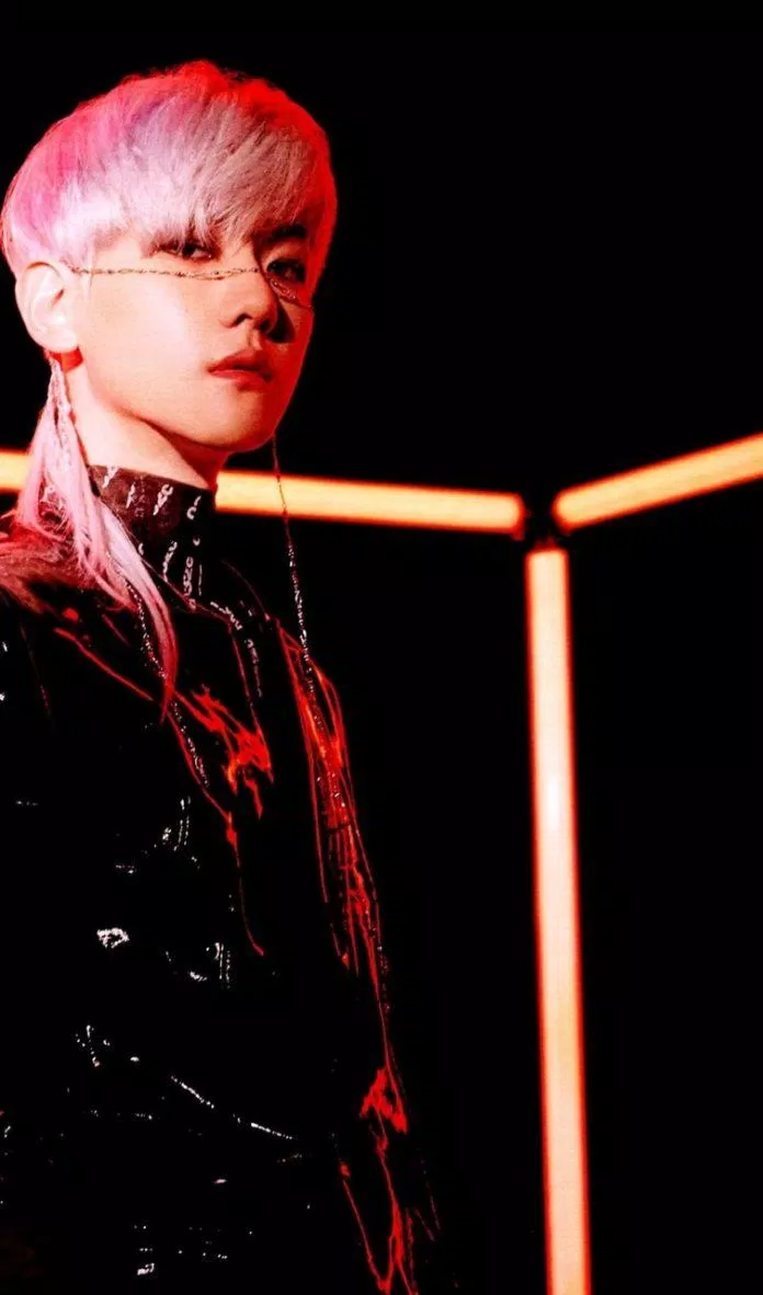 Nhan sắc đầy ma mi của Baekhyun khi đeo face chain (nguồn: Koreaboo)