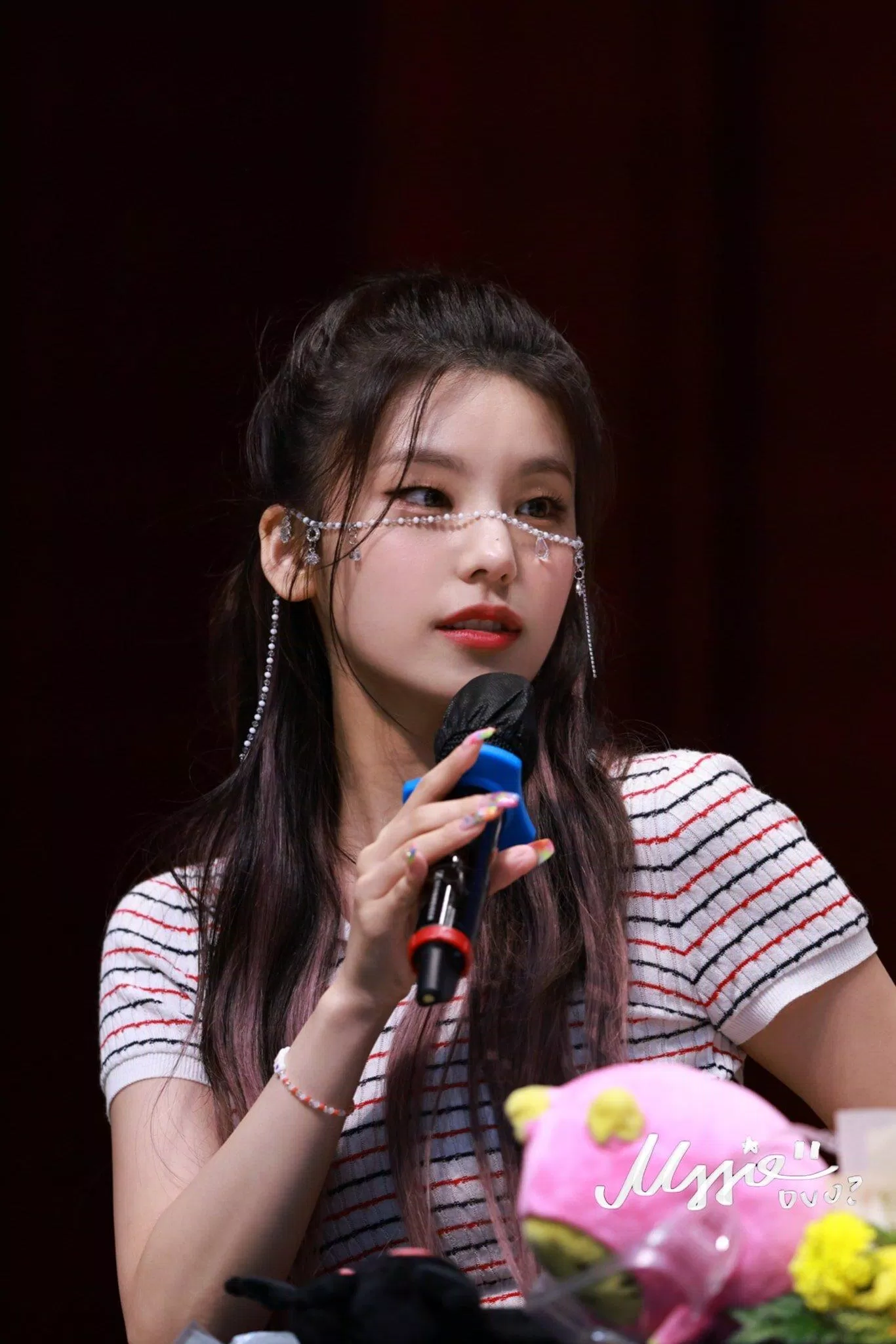 Itzy Yeji từng gây sốt với loạt ảnh đe face chain ở fansign (nguồn: Twitter)