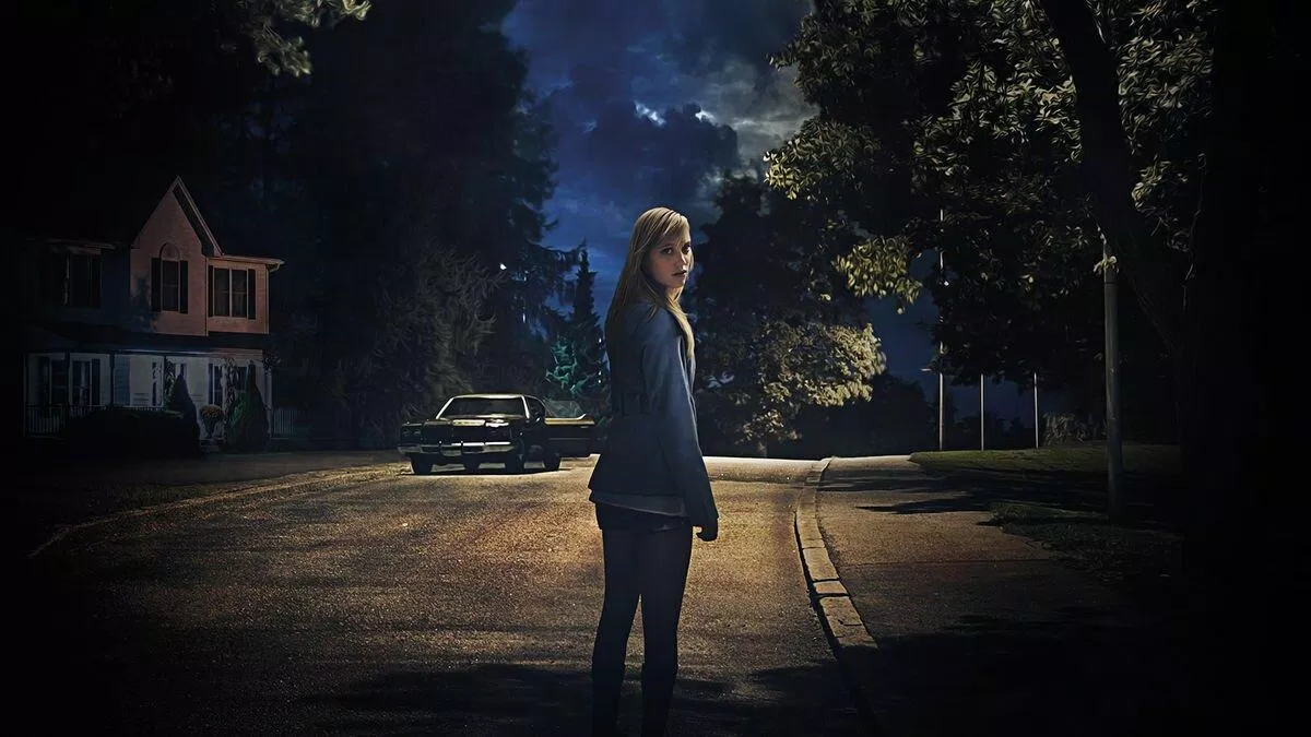 It follows (2014) (Ảnh: Internet)