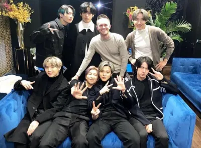 j-hope bị nhầm với MC của chương trình (Ảnh: Internet) j-hope bị nhầm với MC của chương trình (Ảnh: Internet)