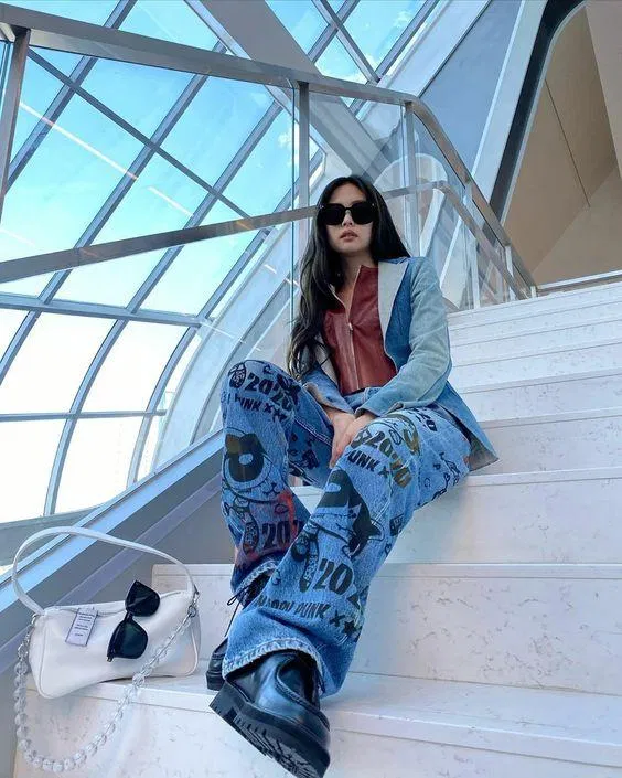 Jennie tạo dáng sang chảnh tại tòa nhà YG (Ảnh: Internet) Jennie tạo dáng sang chảnh tại tòa nhà YG (Ảnh: Internet)