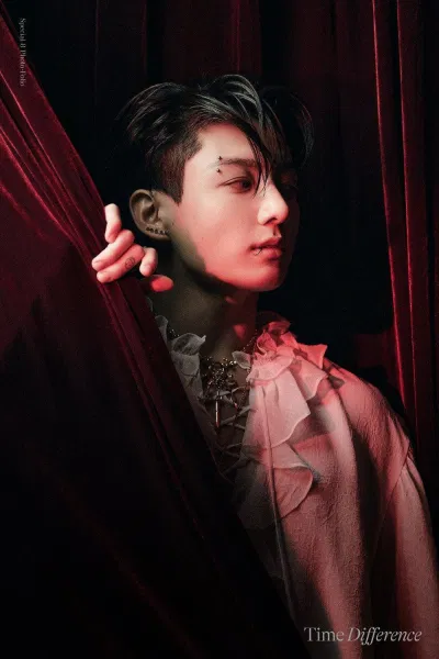 Jungkook BTS quyến rũ và ma mị trong preview 2 của Me, Myself and Jung Kook. (Ảnh: Internet) Jungkook BTS quyến rũ và ma mị trong preview 2 của Me, Myself and Jung Kook. (Ảnh: Internet)