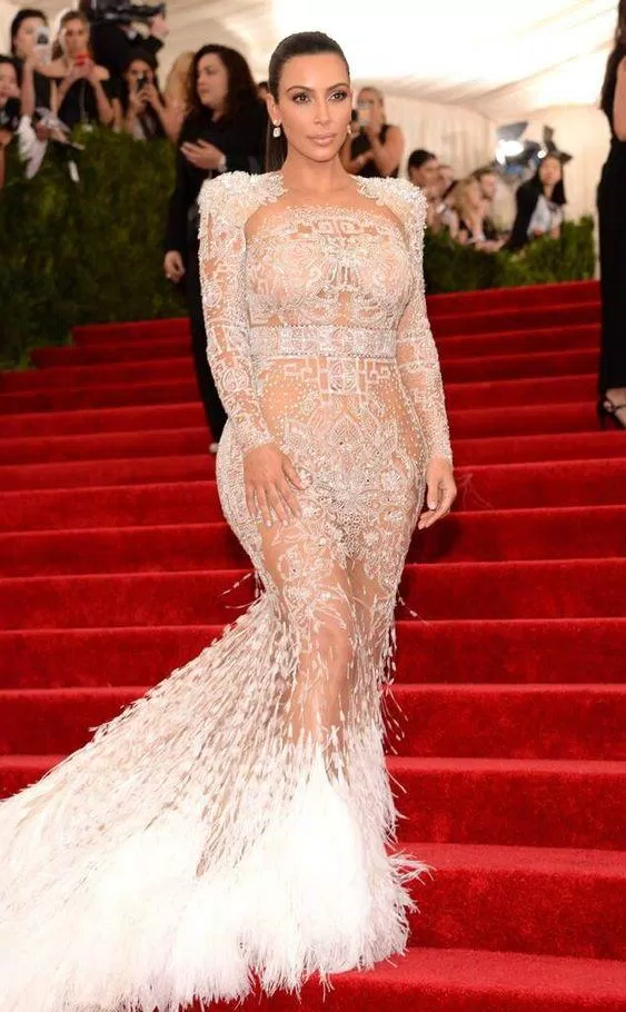 Cũng trong sự kiện Met Gala 2015, cô Kim xuất hiện cùng chồng cũ - rapper Kanye West. (Nguồn: Internet).