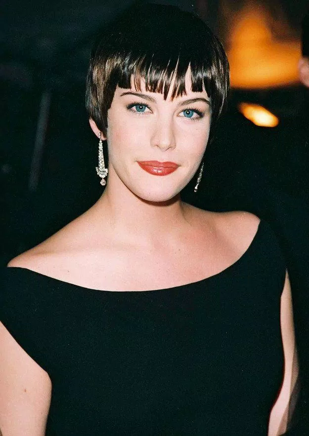 Ngôi sao “Chúa tể những chiếc nhẫn” xuất hiện tại Met Gala năm 1998. (Nguồn: Internet).