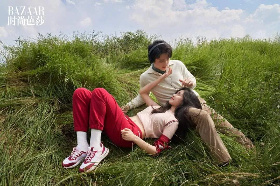 Trương Tân Thành và Tôn Thiên chụp ảnh quảng bá phim (ảnh: Internet)