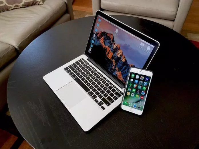 MacBook và iPhone dễ kết nối hơn nếu sử dụng loại chip giống nhau (Ảnh: Internet)