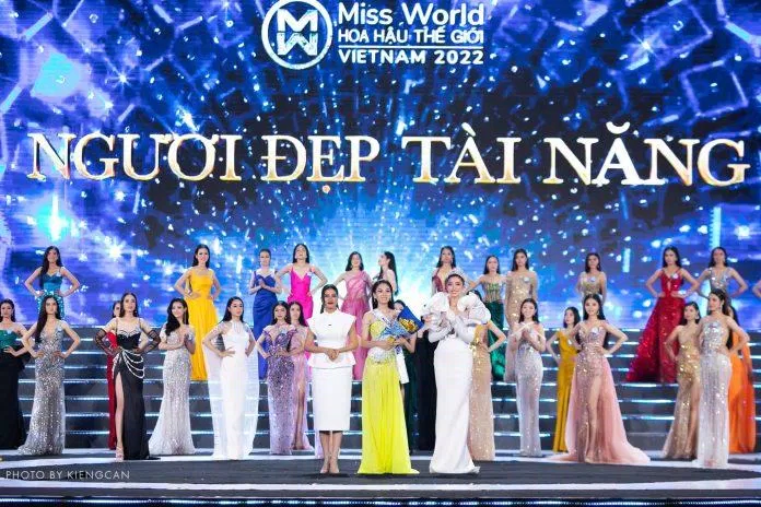 Mai Phương nhận danh hiệu Người đẹp Tài năng