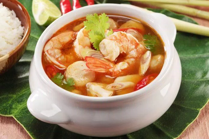 Món súp chua cay tom yum goong nam sai của Thái Lan (Ảnh: Internet)