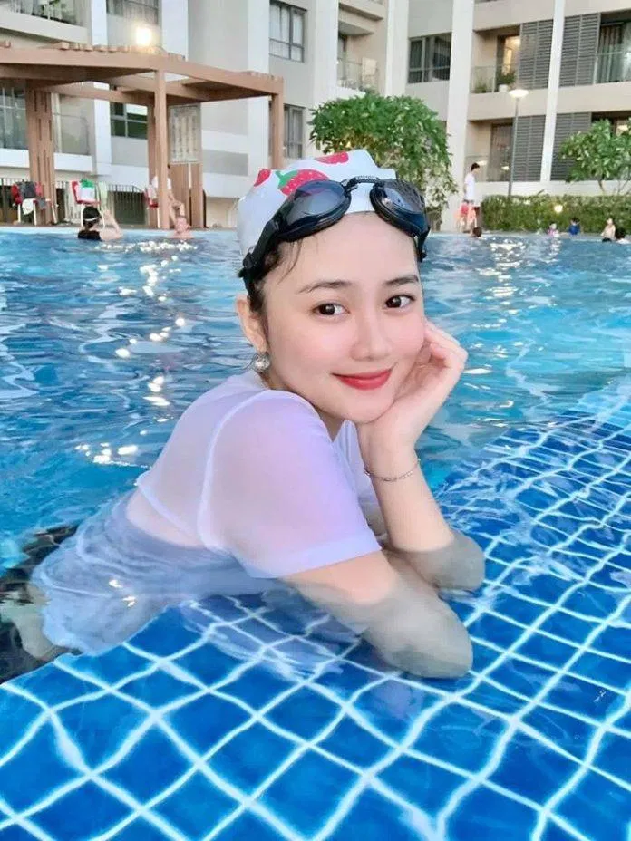 Sử dụng mũ bơi cũng là cách để bảo vệ tóc khi đi bơi(Nguồn: Internet)