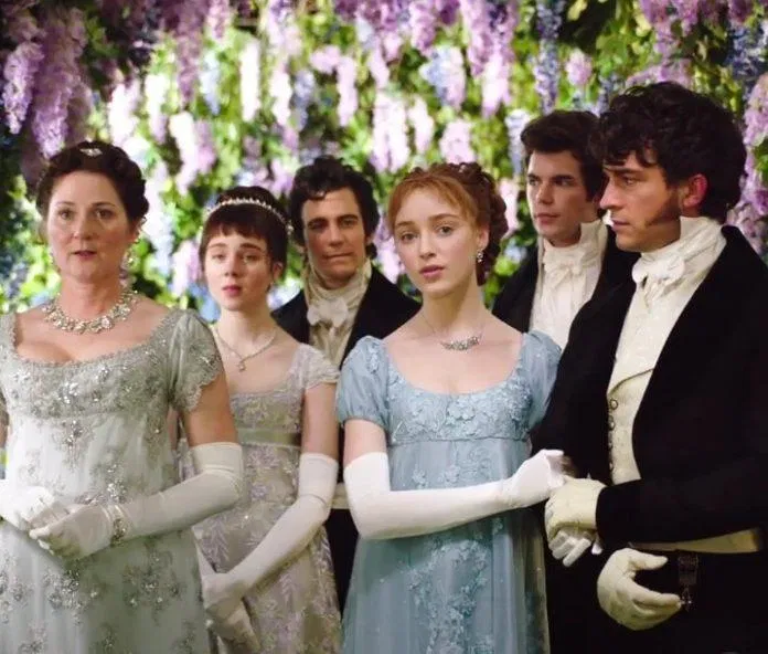 Trong khi đó, nhà Bridgerton, một địa chủ lâu đời lại chuộng sự đơn giản, thanh lịch. Nguồn: internet