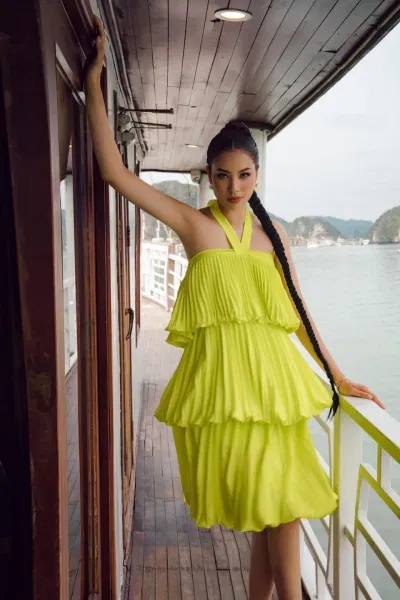 Dù đã là bà mẹ hai con song nhan sắc của Phạm Hương vẫn không hề kém cạnh chút nào