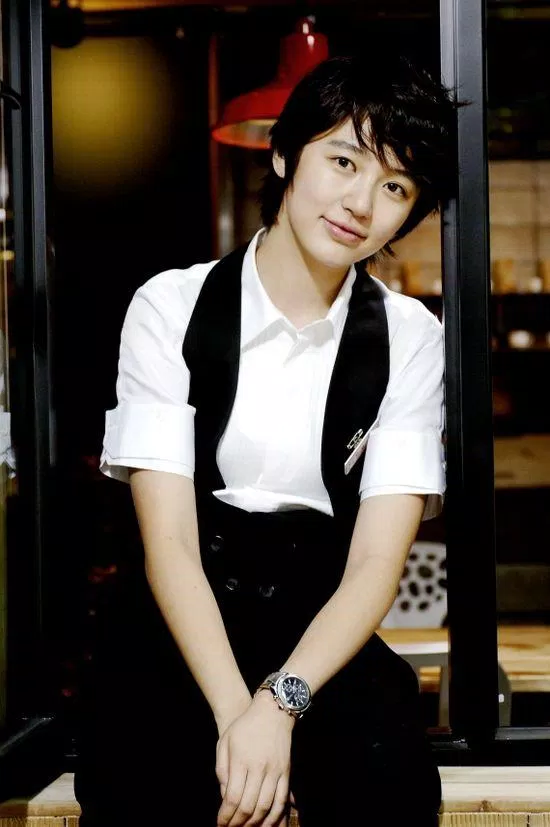 Yoon Eun Hye cực điển trai trong Tiệm cà phê hoàng tử (Nguồn: Internet)