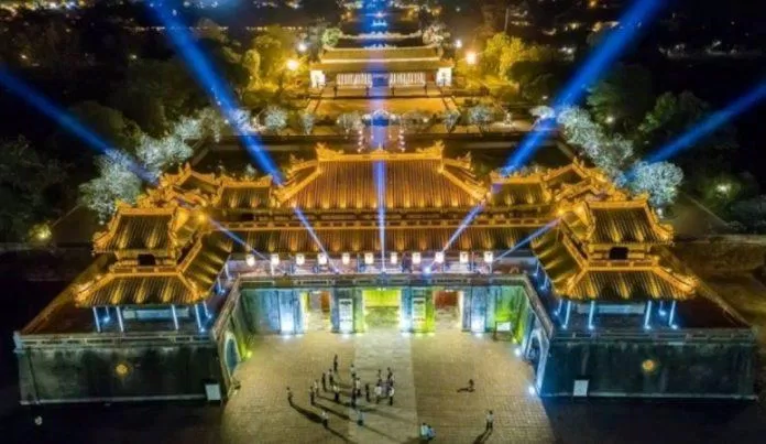 Hoàng thành về đêm (Ảnh: Internet) Hoàng thành về đêm (Ảnh: Internet)