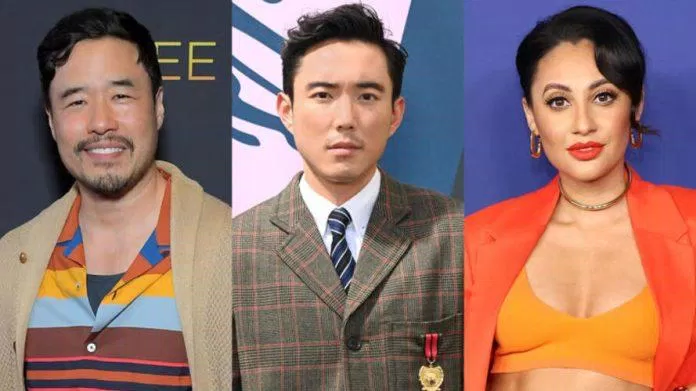 Dàn diễn viên lồng tiếng của podcast bao gồm (từ trái sang) Randall Park, Justin H. Min và Francia Raísa.