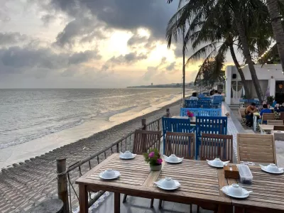 Vừa ăn vừa ngắm hoàng hôn trên biển