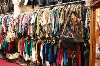 Cửa hàng quần áo secondhand (Ảnh: Internet)