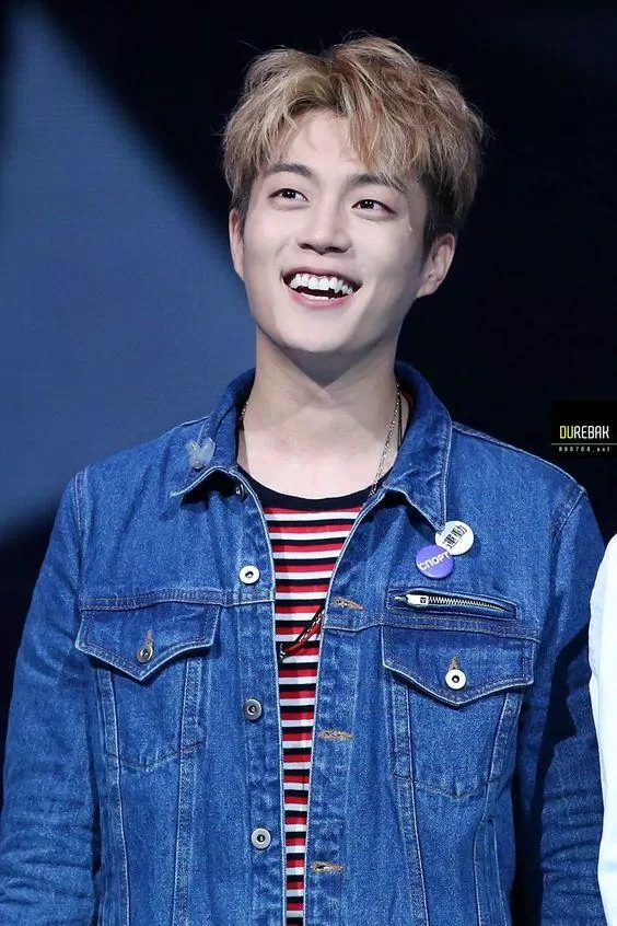 Trưởng nhóm nhạc Highlight từng có ý định niềng răng nhưng lại không thể vì lịch trình dày đặc (Ảnh: Internet) Trưởng nhóm nhạc Highlight từng có ý định niềng răng nhưng lại không thể vì lịch trình dày đặc (Ảnh: Internet)