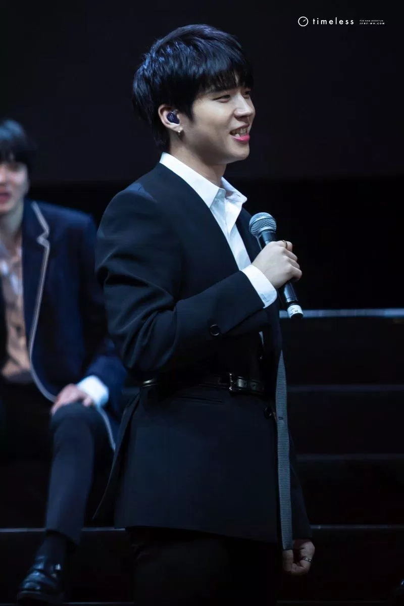 Tuy không được nhiều non-fan biết đến chiếc răng khểnh, nhưng nó cũng là một điểm giữ chân fan của chàng idol Tuy không được nhiều non-fan biết đến chiếc răng khểnh, nhưng nó cũng là một điểm giữ chân fan của chàng idol