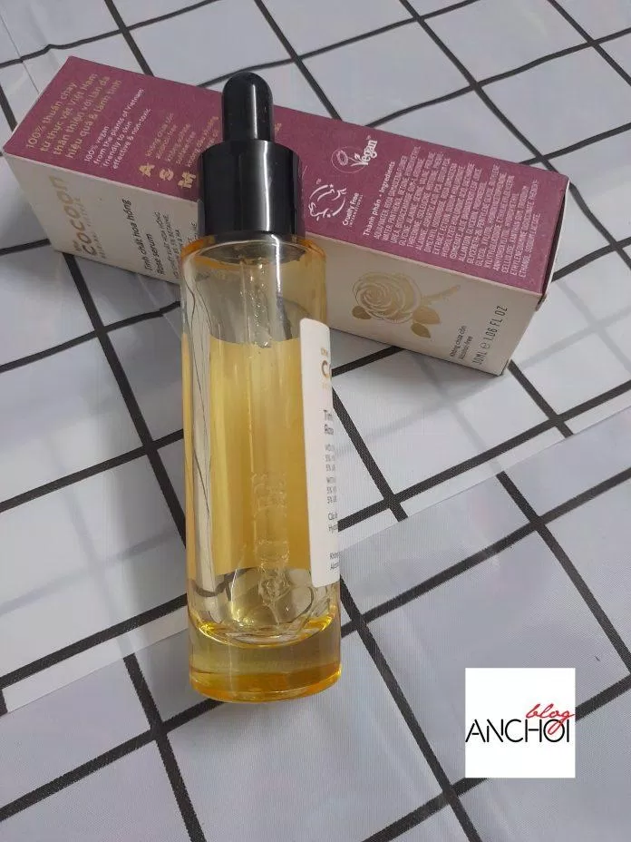 Và mình đã "vét cạn" tinh chất hoa hồng Cocoon và viết bài trải nghiệm (nguồn: BlogAnChoi)