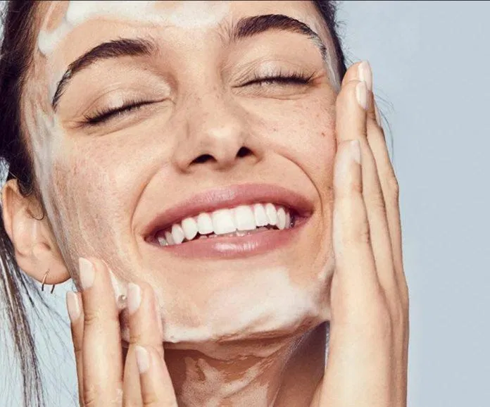 Mình tập trung vào việc làm sạch da buổi tối