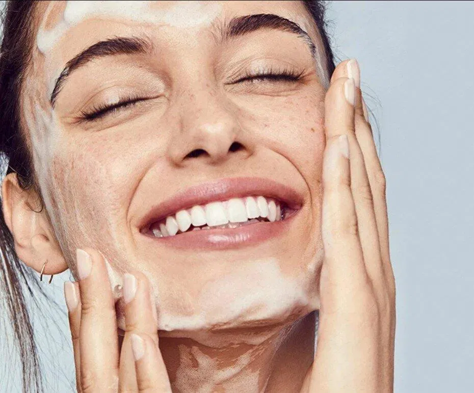 Mình tập trung vào việc làm sạch da buổi tối Mình tập trung vào việc làm sạch da buổi tối