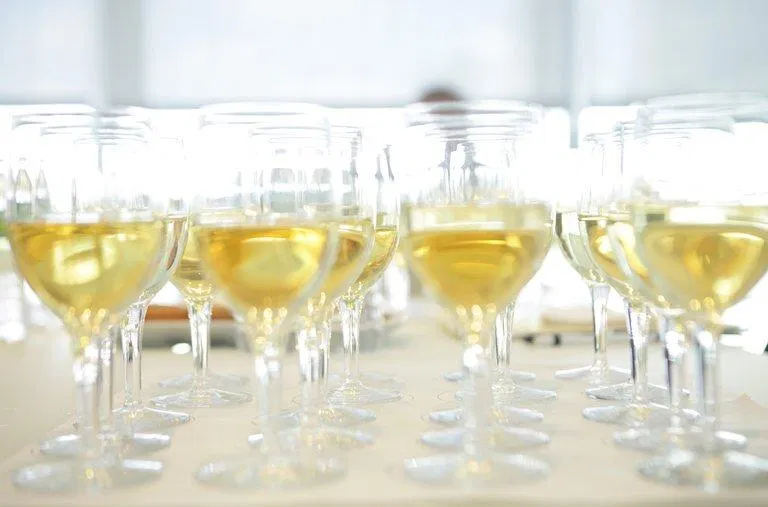 Rượu vang trắng (Ảnh: Internet)