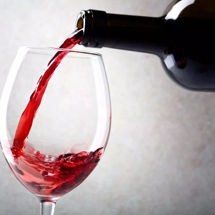 Một lượng vừa phải rượu vang đỏ mỗi ngày sẽ mang lại nhiều lợi ích cho sức khỏe (Ảnh: Internet)