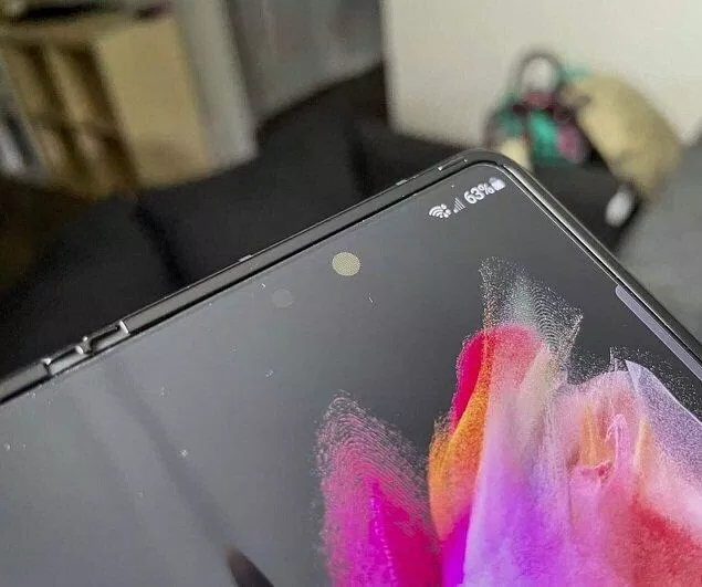 Camera selfie ẩn dưới màn hình của Z Fold 4 (Ảnh: Internet)