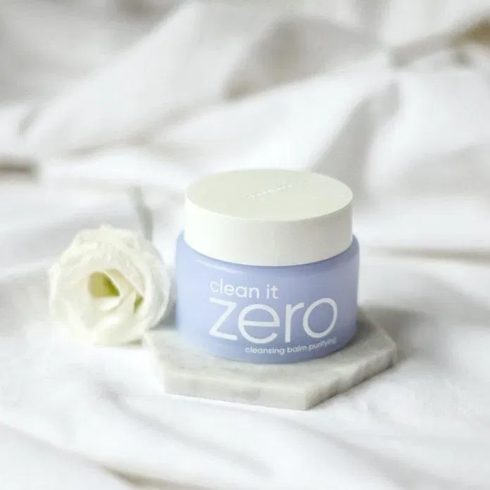 Sáp tẩy trang Banila Co Clean It Zero Cleansing Balm Purifying làm sạch da dịu nhẹ, giữ da ẩm mượt tự nhiên (ảnh: internet)
