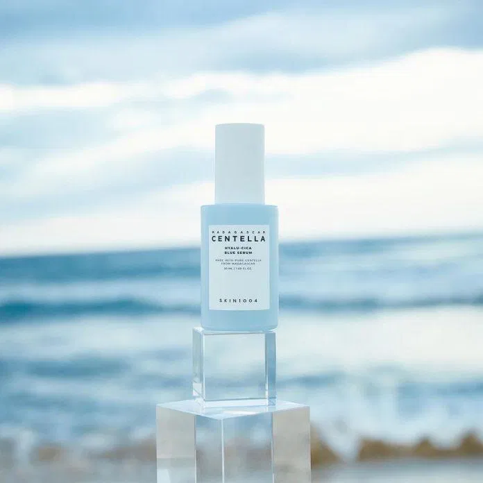 Tinh chất Skin1004 Madagascar Centella Hyalu-Cica Blue Serum là thành quả của sự kết hợp nhiều thành phần dưỡng da hiệu quả, dịu nhẹ và lành tính (ảnh: internet)