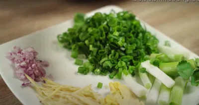 Sơ chế nguyên liệu.