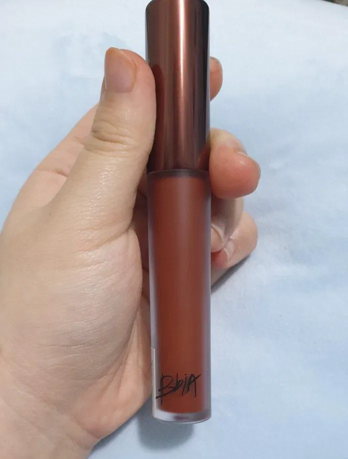 Bbia Last Velvet Lip Tint Version 5 - màu 25 Final Note (Ảnh: BlogAnChoi). Bbia Last Velvet Lip Tint Version 5 - màu 25 Final Note (Ảnh: BlogAnChoi).