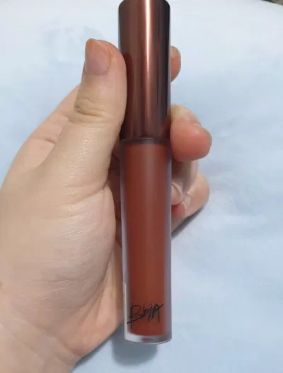 Bbia Last Velvet Lip Tint Version 5 - màu 25 Final Note (Ảnh: BlogAnChoi). Bbia Last Velvet Lip Tint Version 5 - màu 25 Final Note (Ảnh: BlogAnChoi).