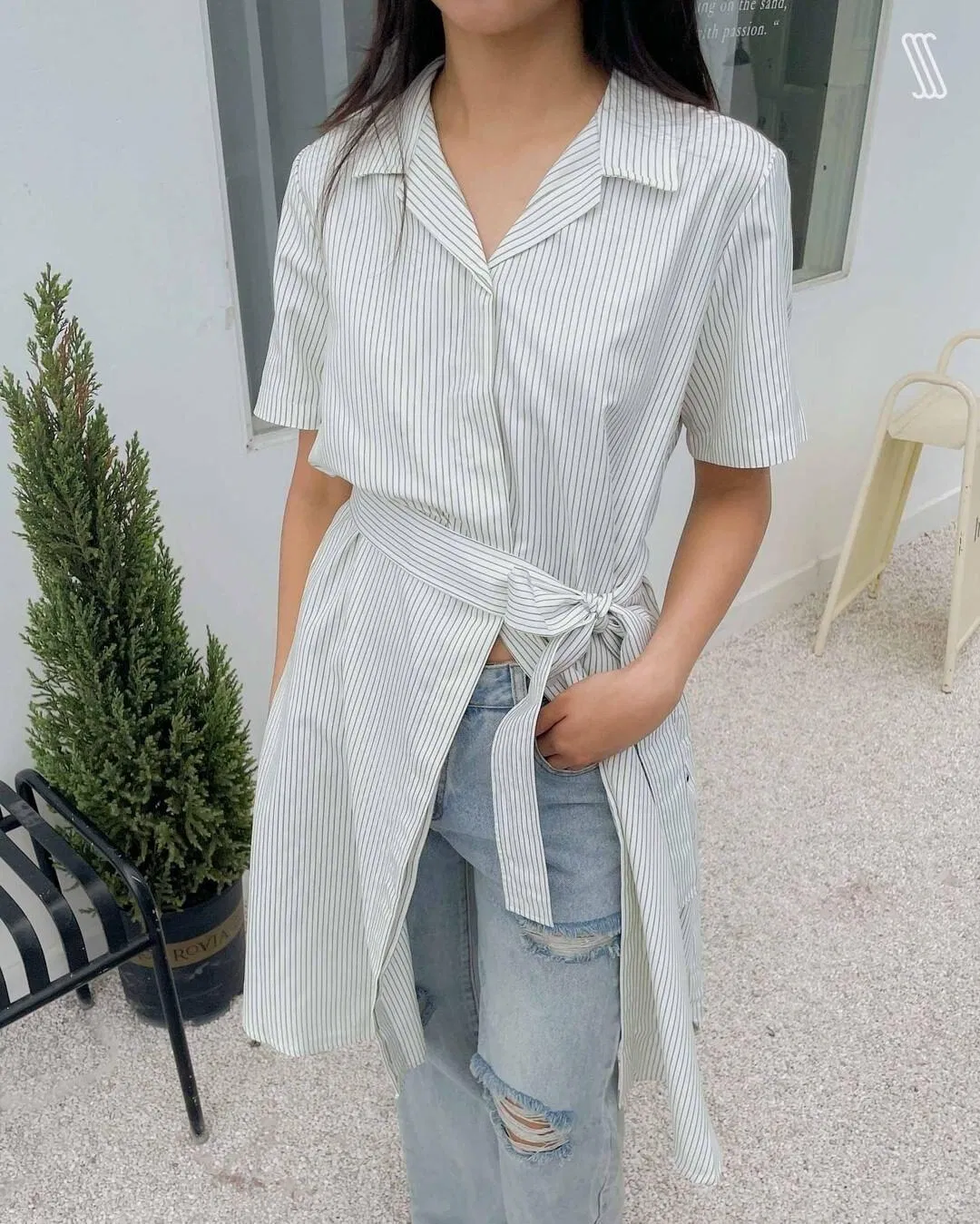 Unum shirt + combo jeans - Chiếc outfit basic dễ mặc dễ phối (Ảnh: SSStutter_her)