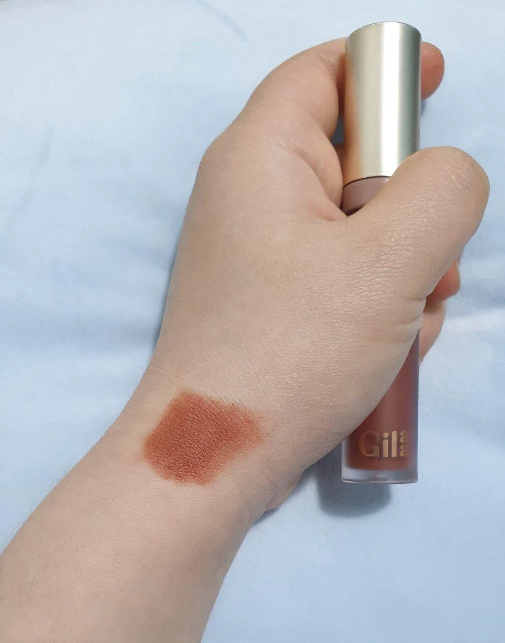 Swatch Gilaa Long Wear Lip Cream - màu 01 Glad Day (Ảnh: BlogAnChoi). Swatch Gilaa Long Wear Lip Cream - màu 01 Glad Day (Ảnh: BlogAnChoi).