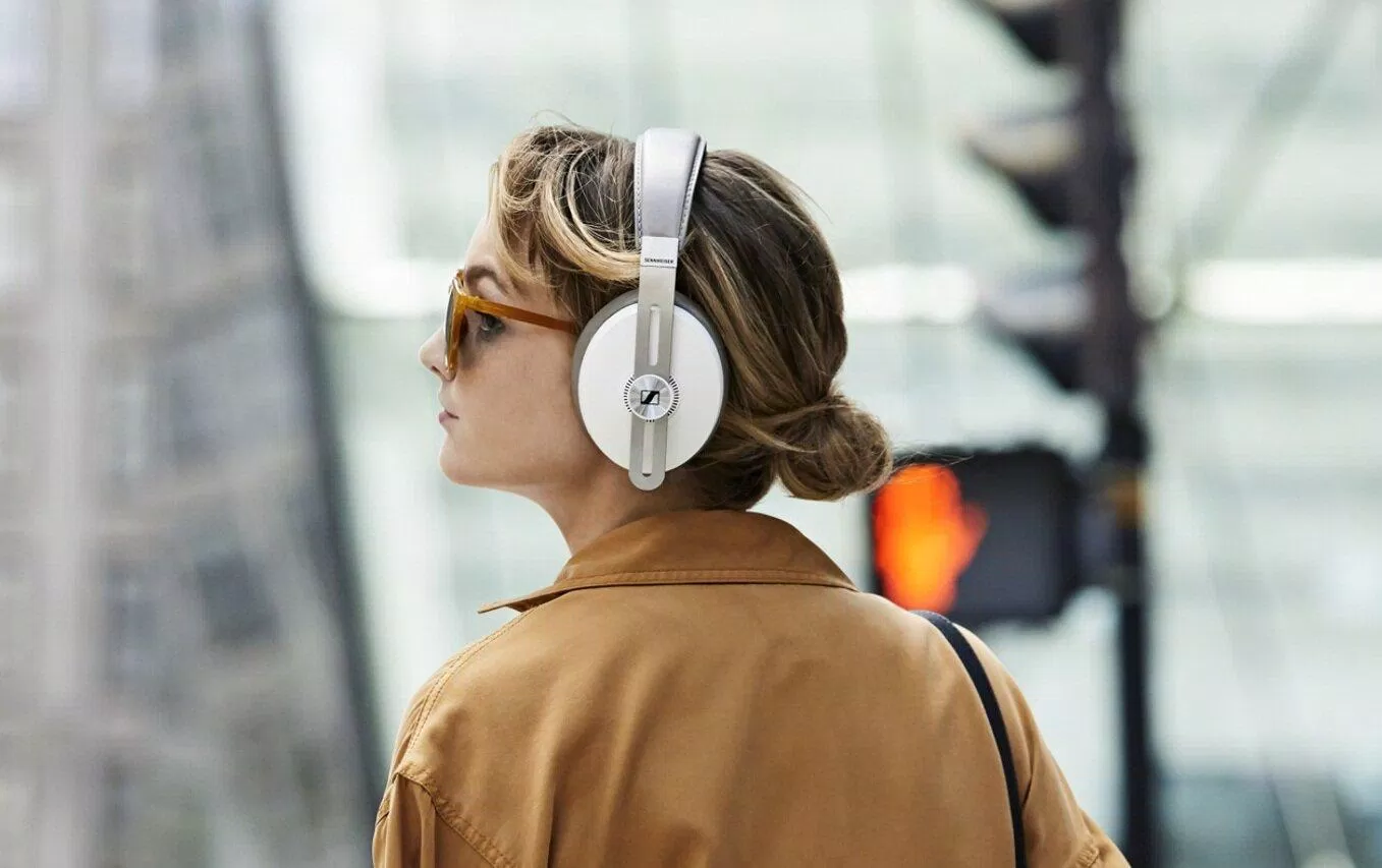 Tai nghe over-ear SENNHEISER Momentum 3 (Ảnh: Internet)