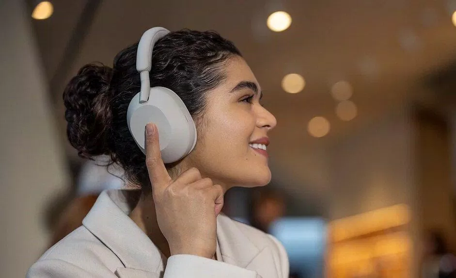 Tai nghe over-ear Sony WH-1000XM5 (Ảnh: Internet) Tai nghe over-ear Sony WH-1000XM5 (Ảnh: Internet)