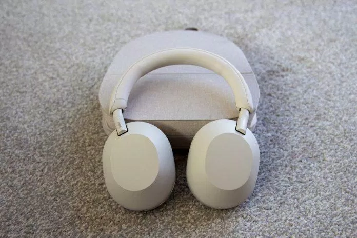 Tai nghe over-ear Sony WH-1000XM5 (Ảnh: Internet)
